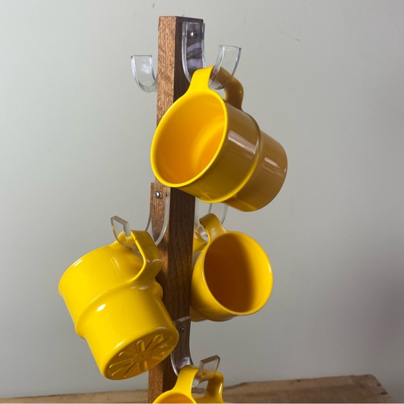 Vintage 19.5” Tall Mug Tree Lucite And Wood Retro Holds 6 Mugs - Picture 3 of 15